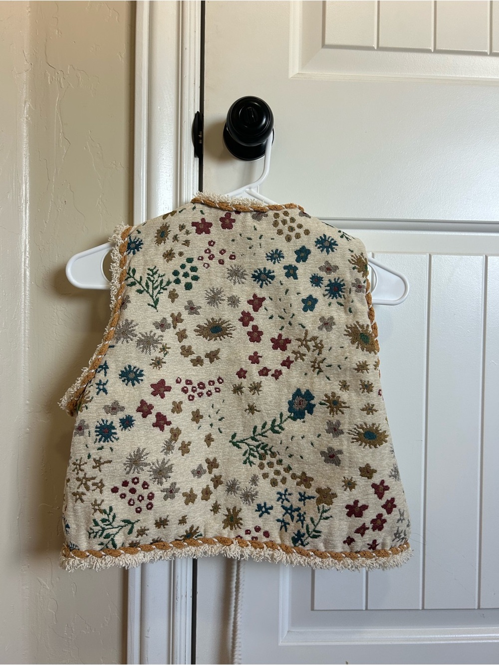 Cider Cream Floral Embroidered Vest - Picture 3 of 3